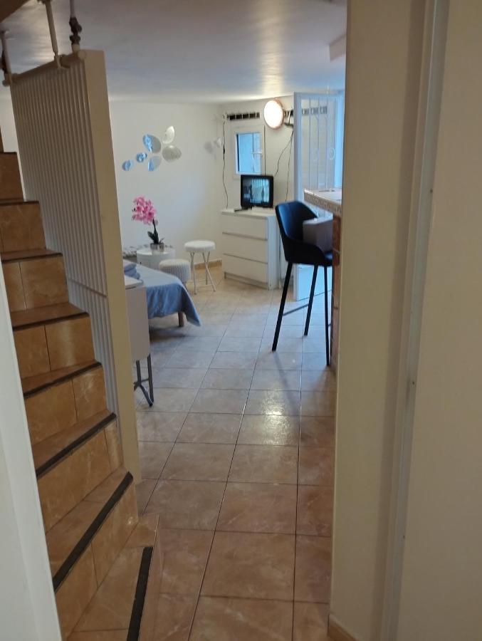 Studio Meuble Avec Piscine Partagee La Ferté-Gaucher Buitenkant foto